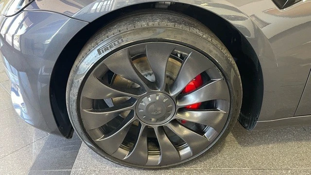 2023 Tesla Model 3 Performance - Image 19 of 21