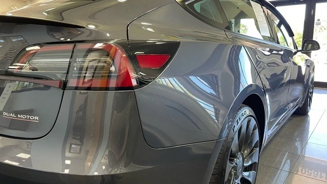 2023 Tesla Model 3 Performance - Image 16 of 21