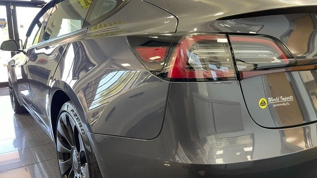 2023 Tesla Model 3 Performance - Image 15 of 21
