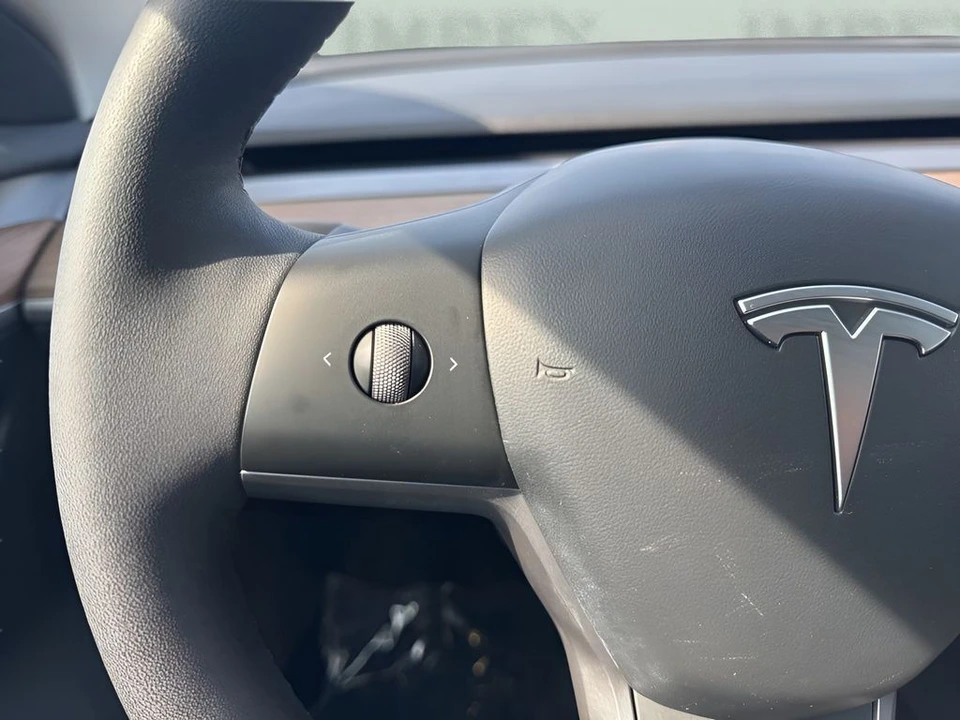 2023 Tesla Model 3 Performance - Image 15 of 21