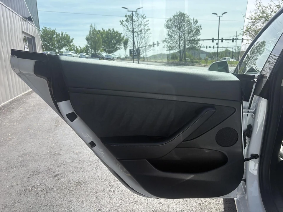 2023 Tesla Model 3 Performance - Image 9 of 18