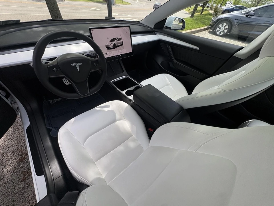 2023 Tesla Model 3 Performance - Image 14 of 18