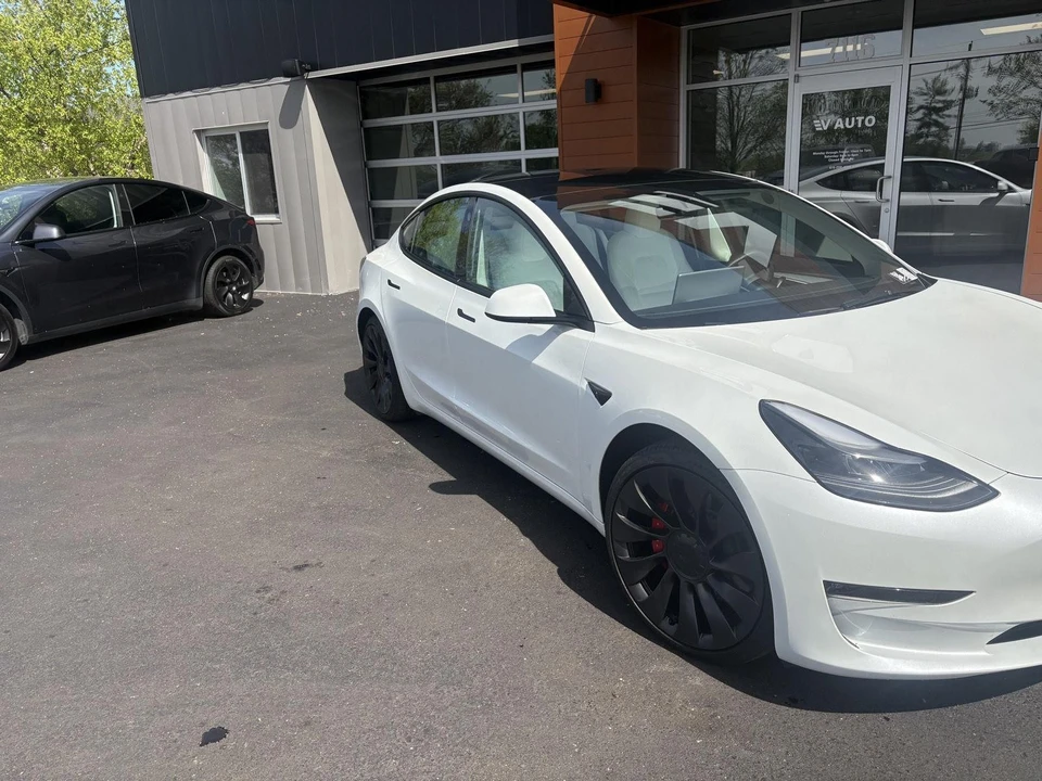 2023 Tesla Model 3 Performance - Image 3 of 18
