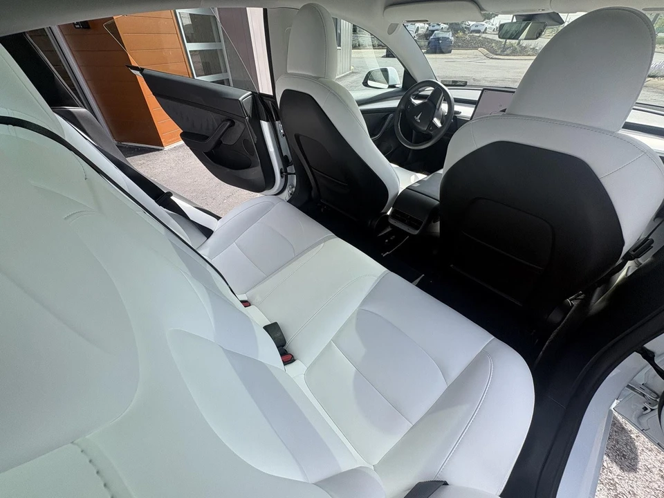 2023 Tesla Model 3 Performance - Image 12 of 18