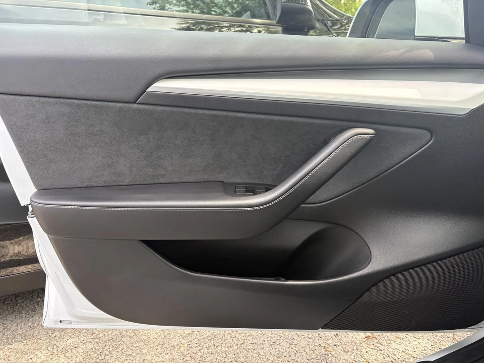 2023 Tesla Model 3 Performance - Image 13 of 18