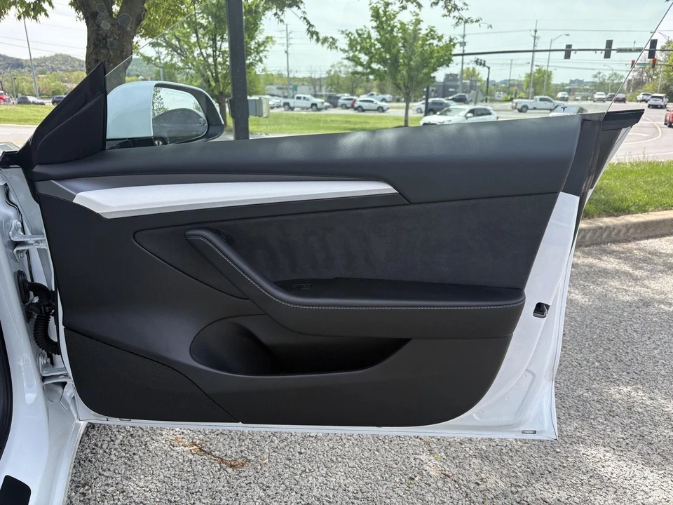 2023 Tesla Model 3 Performance - Image 15 of 18