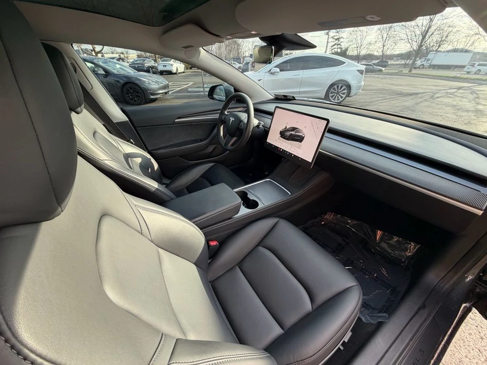 2023 Tesla Model 3 Performance - Image 14 of 16