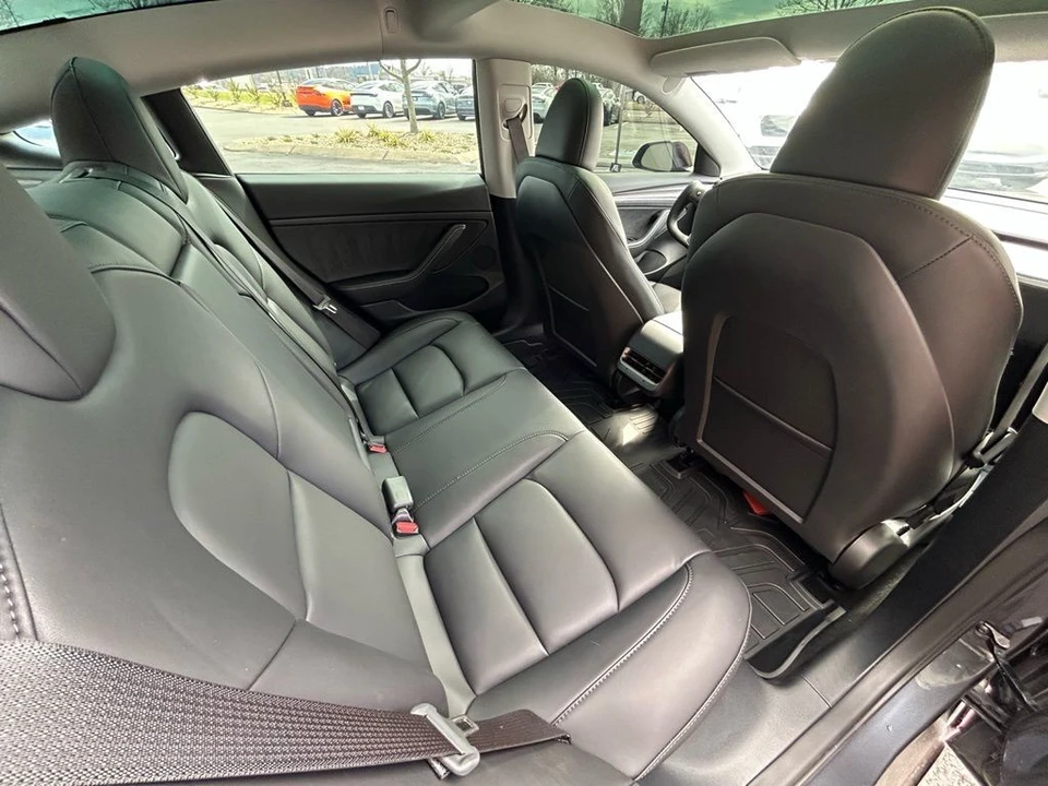 2023 Tesla Model 3 Performance - Image 9 of 17
