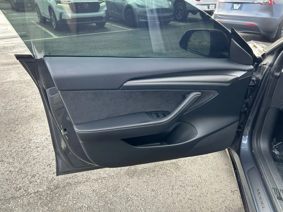 2023 Tesla Model 3 Performance - Image 14 of 17