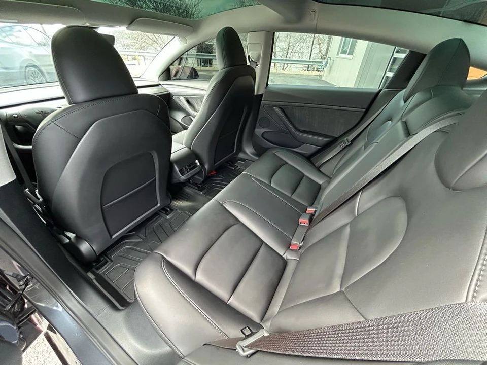 2023 Tesla Model 3 Performance - Image 11 of 17