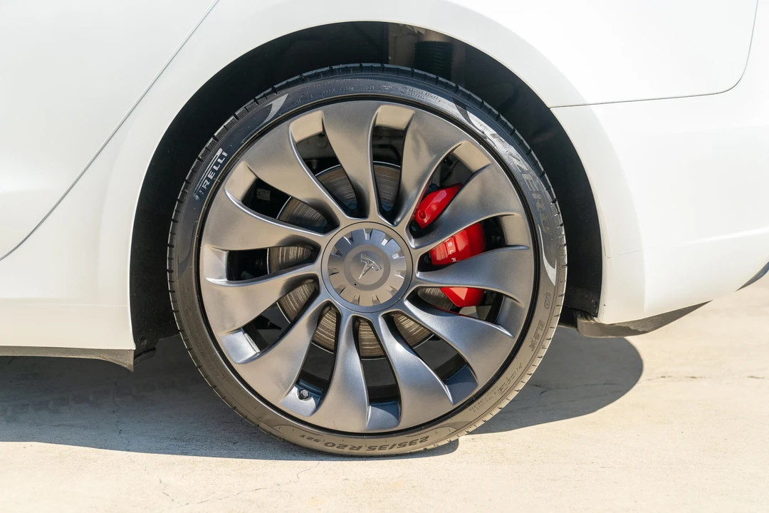 2023 Tesla Model 3 Performance - Image 28 of 31