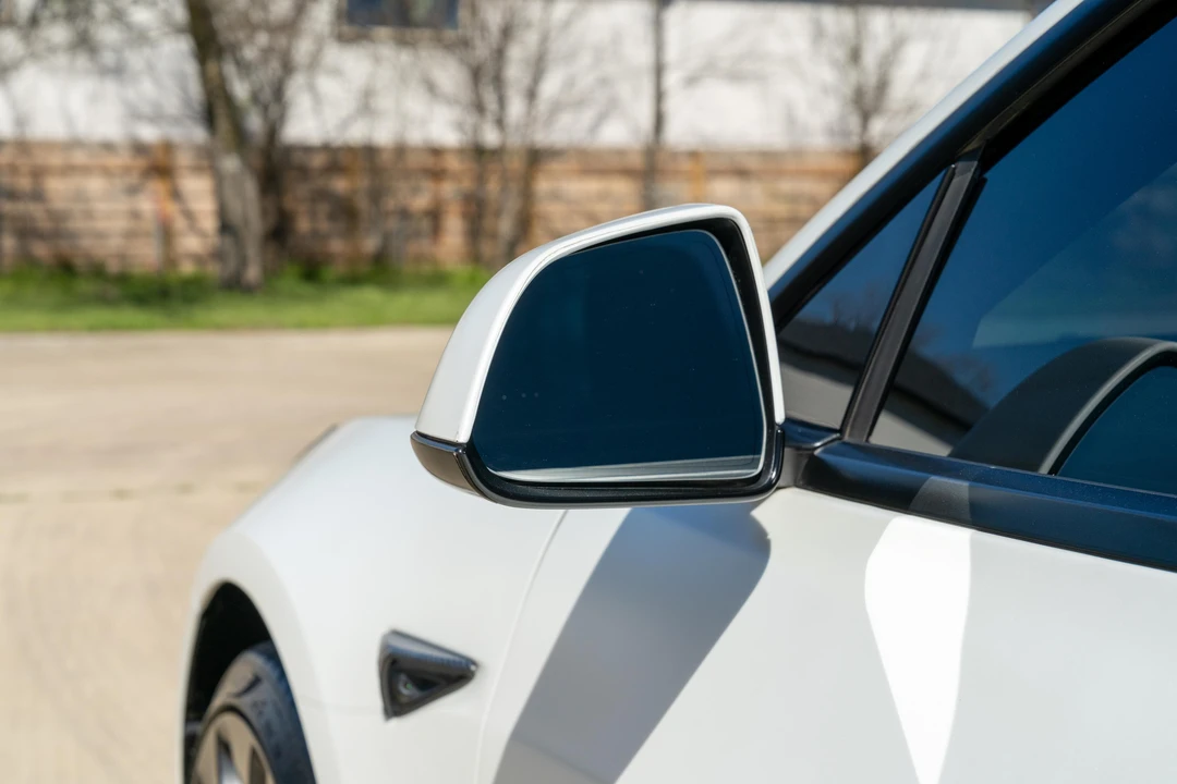 2023 Tesla Model 3 Performance - Image 17 of 31