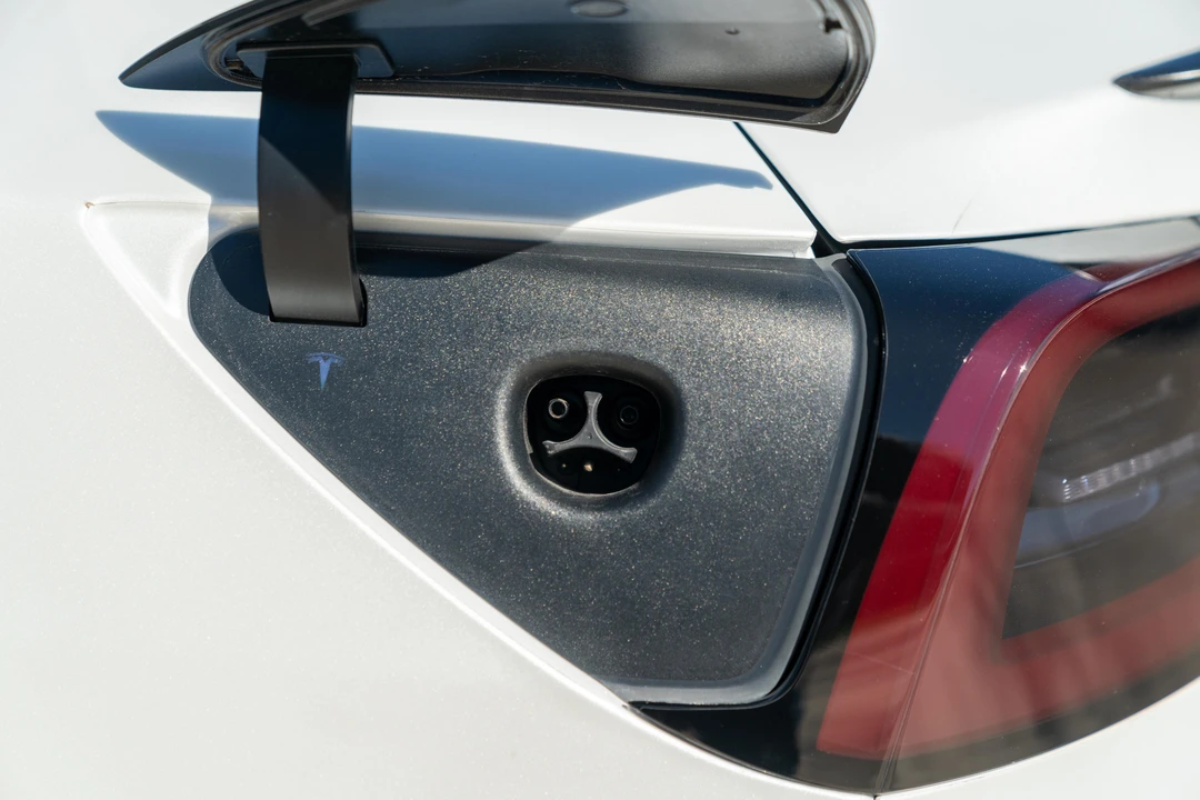 2023 Tesla Model 3 Performance - Image 18 of 31