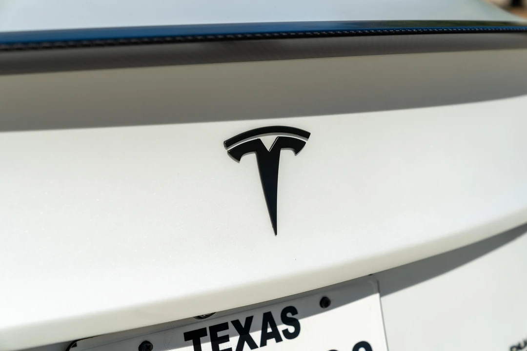 2023 Tesla Model 3 Performance - Image 21 of 31