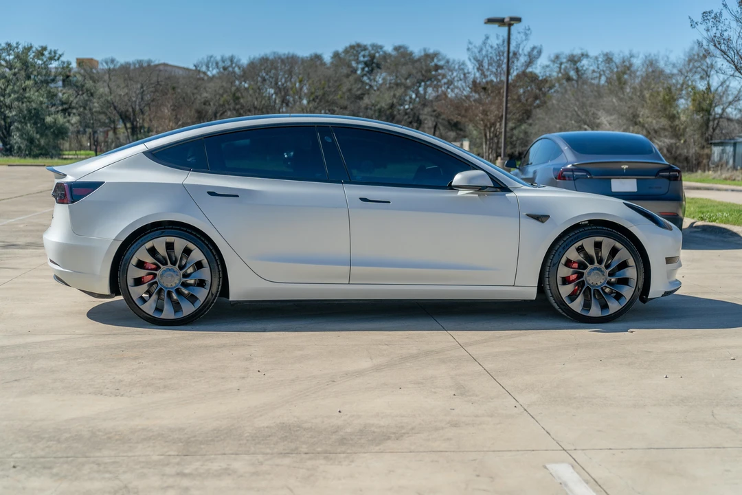 2023 Tesla Model 3 Performance - Image 8 of 31