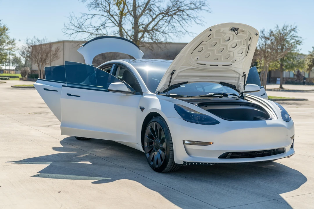 2023 Tesla Model 3 Performance - Image 9 of 31