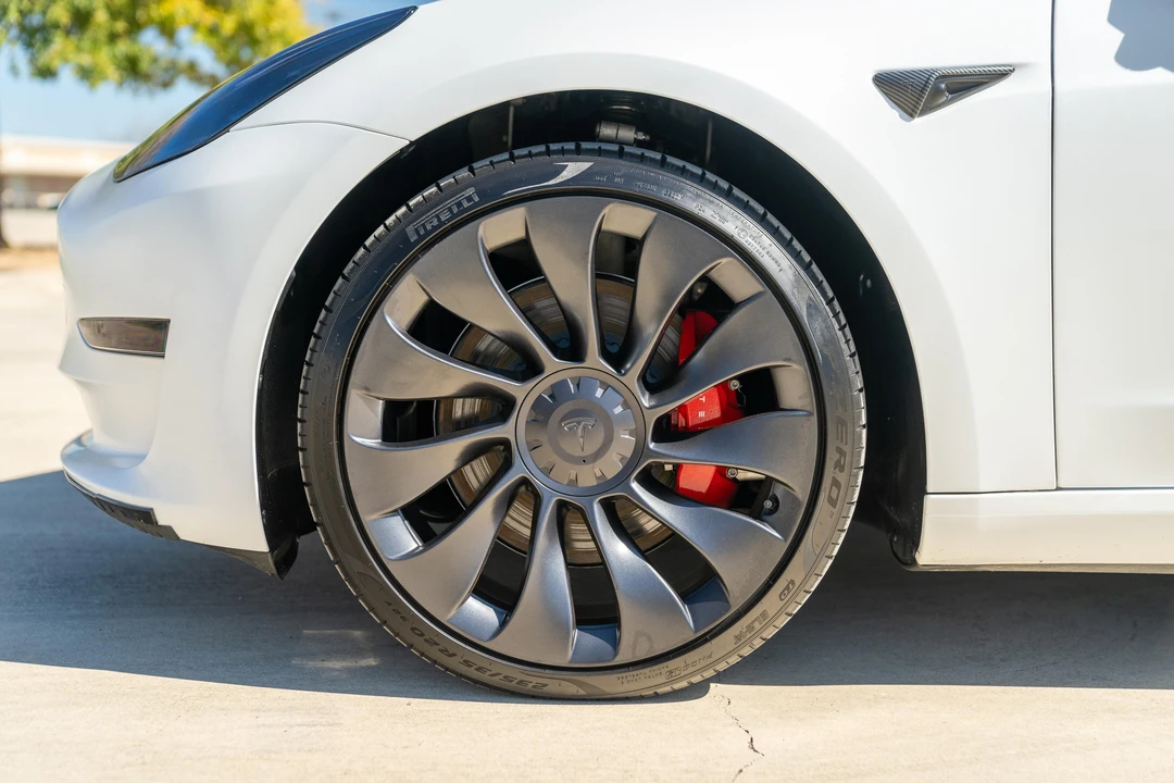 2023 Tesla Model 3 Performance - Image 27 of 31