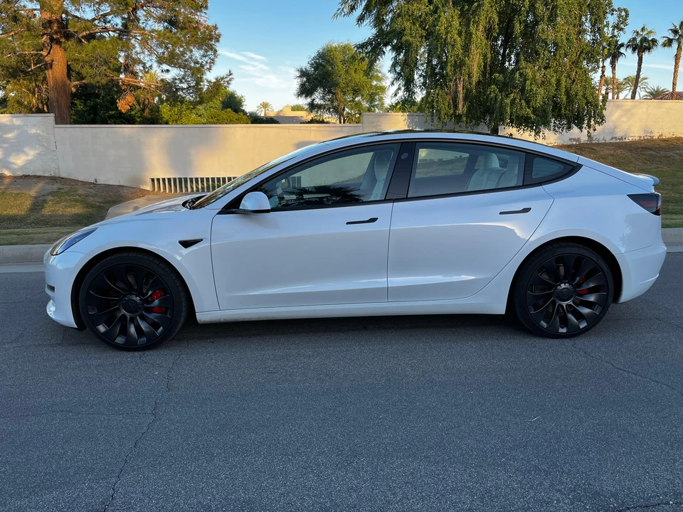 2023 Tesla Model 3 Performance - Image 12 of 31
