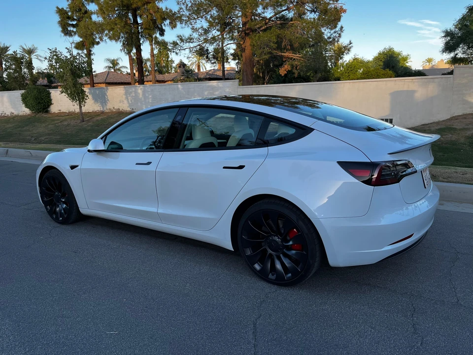 2023 Tesla Model 3 Performance - Image 15 of 31