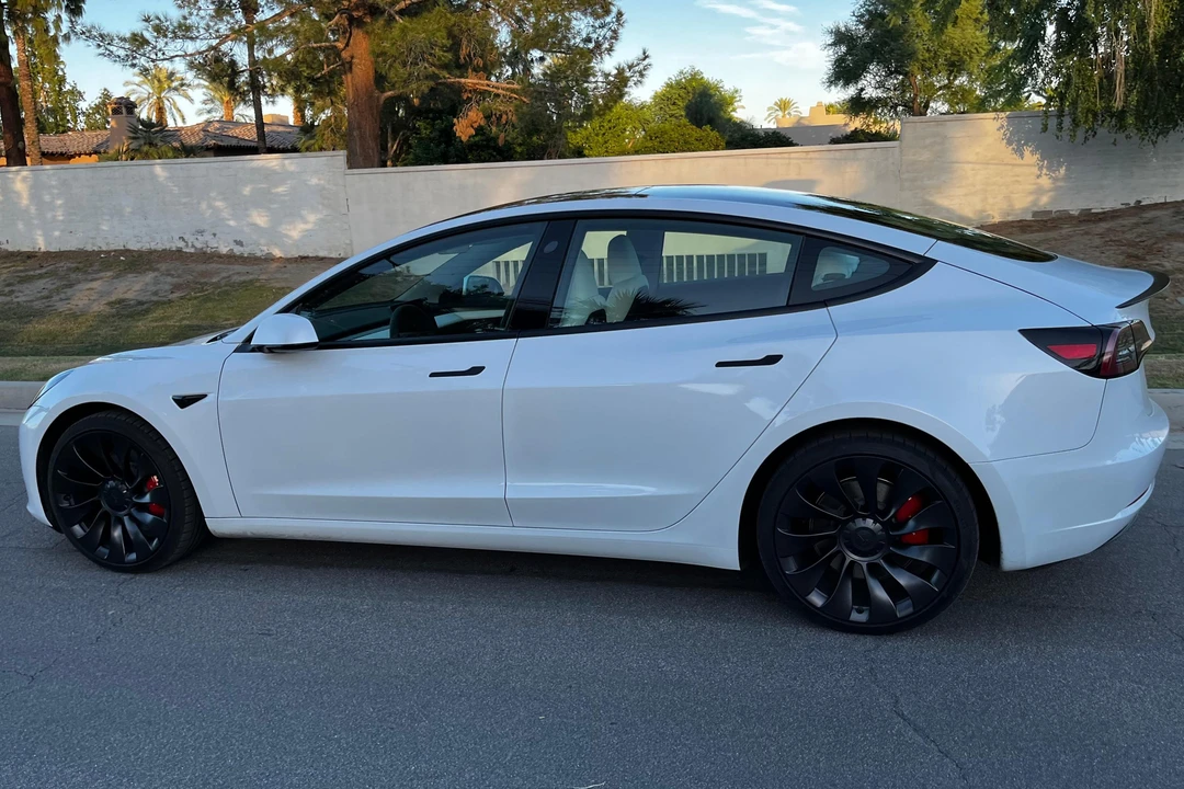2023 Tesla Model 3 Performance - Image 3 of 31