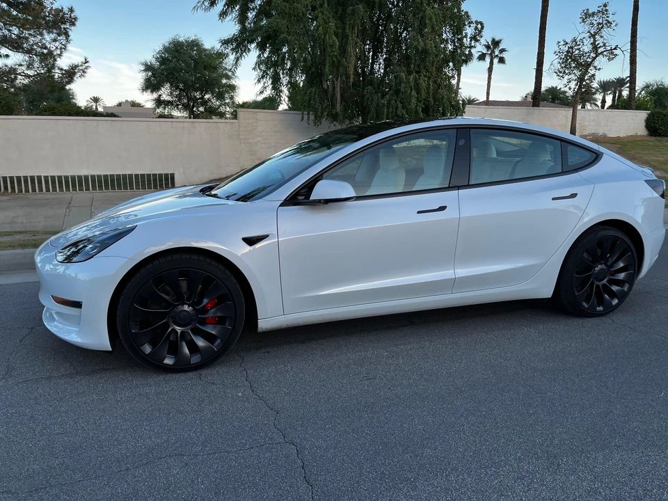2023 Tesla Model 3 Performance - Image 10 of 31