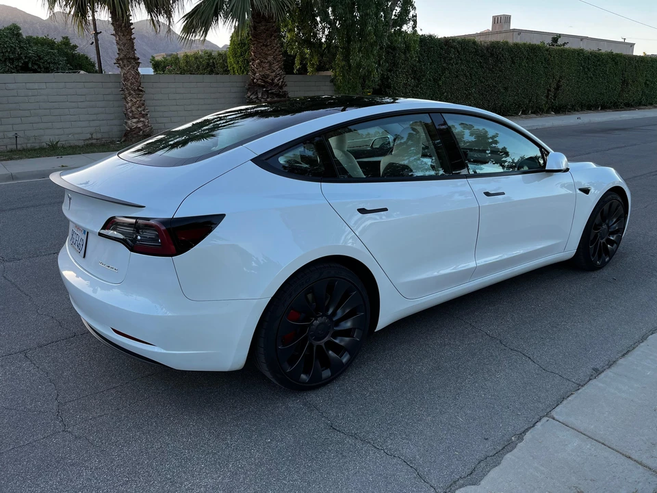 2023 Tesla Model 3 Performance - Image 21 of 31