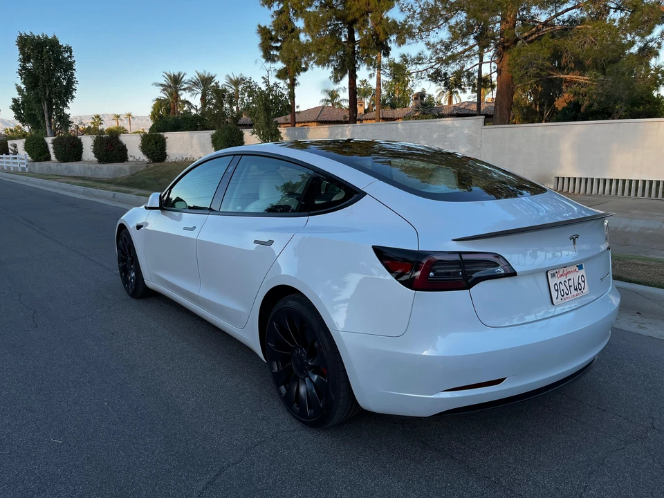 2023 Tesla Model 3 Performance - Image 16 of 31