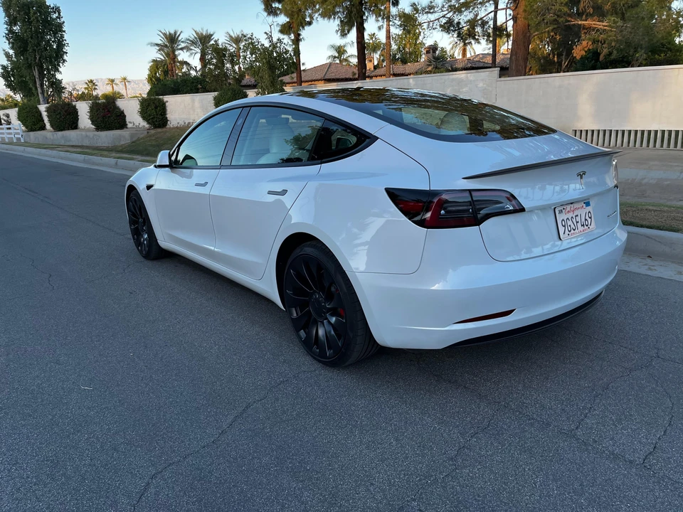 2023 Tesla Model 3 Performance - Image 17 of 31