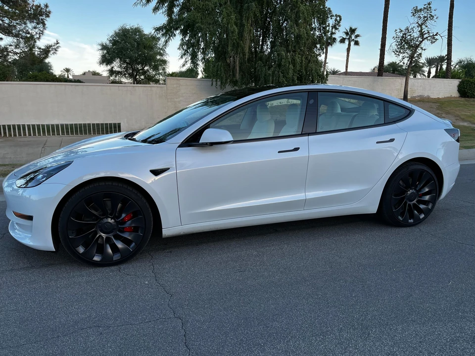 2023 Tesla Model 3 Performance - Image 11 of 31