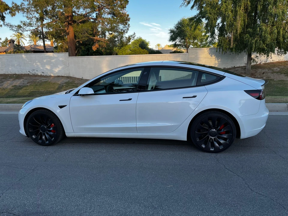 2023 Tesla Model 3 Performance - Image 13 of 31