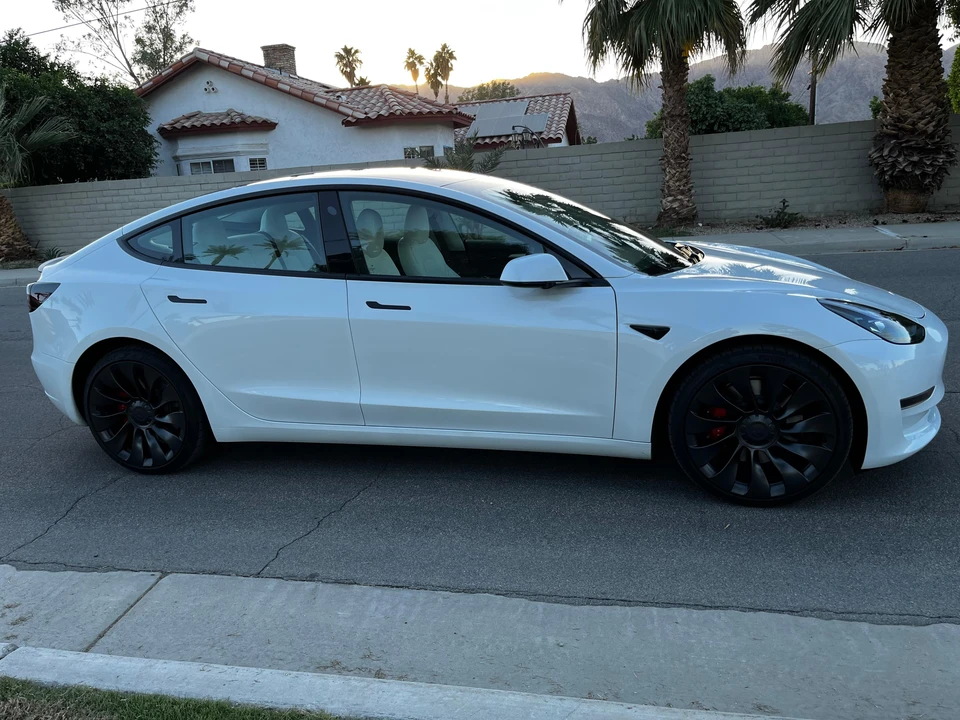 2023 Tesla Model 3 Performance - Image 23 of 31