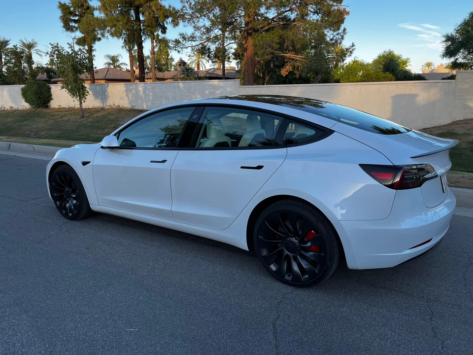 2023 Tesla Model 3 Performance - Image 14 of 31