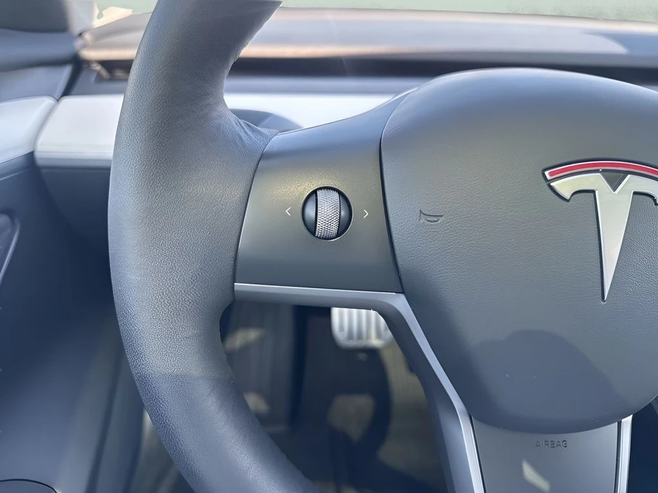 2023 Tesla Model 3 Performance - Image 17 of 21
