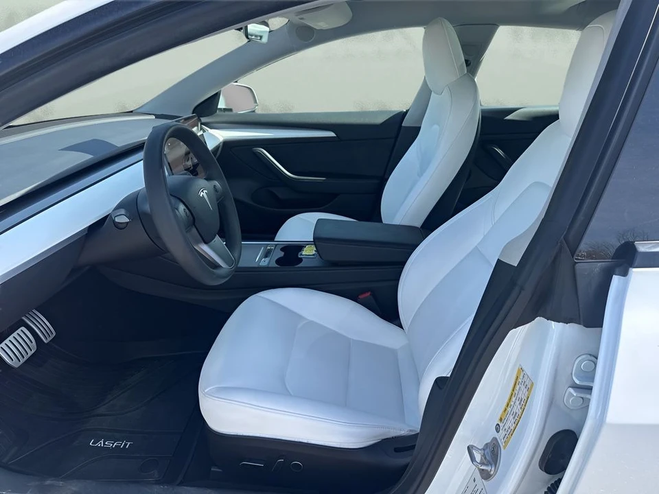 2023 Tesla Model 3 Performance - Image 9 of 21
