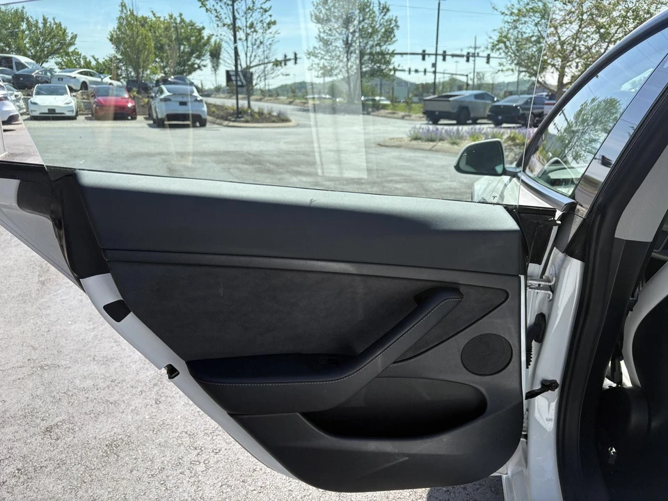 2023 Tesla Model 3 Performance - Image 10 of 17