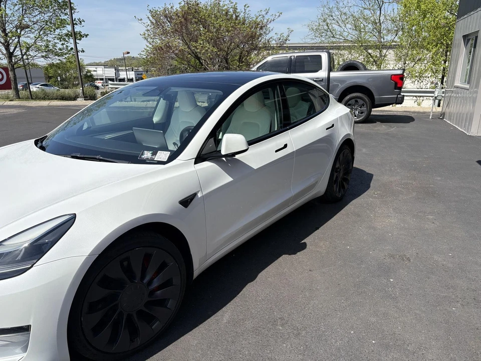 2023 Tesla Model 3 Performance - Image 3 of 17