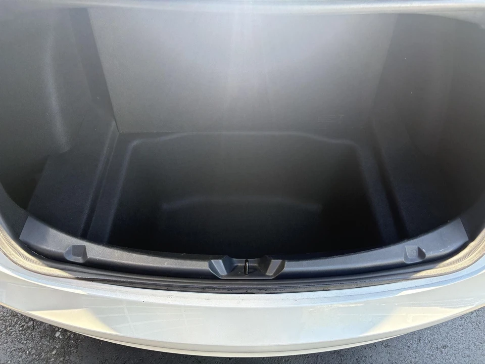 2023 Tesla Model 3 Performance - Image 9 of 17