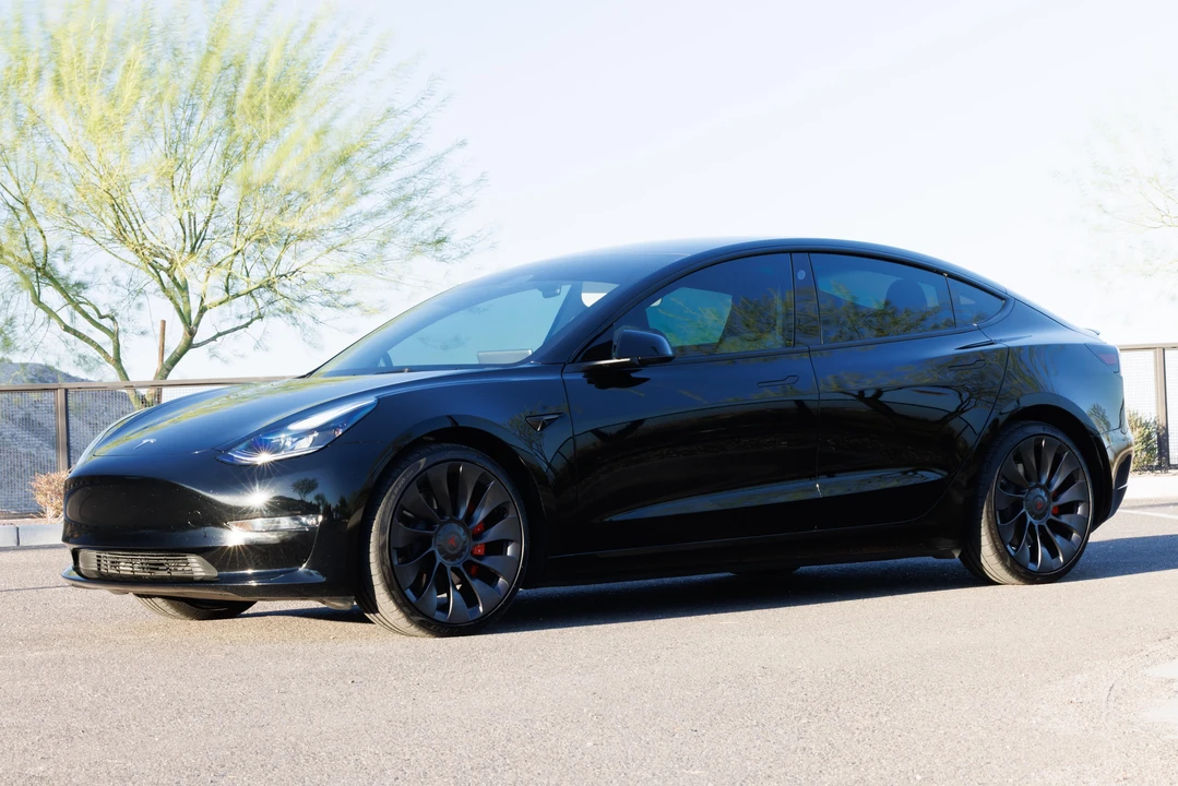 2023 Tesla Model 3 Performance - Image 14 of 31