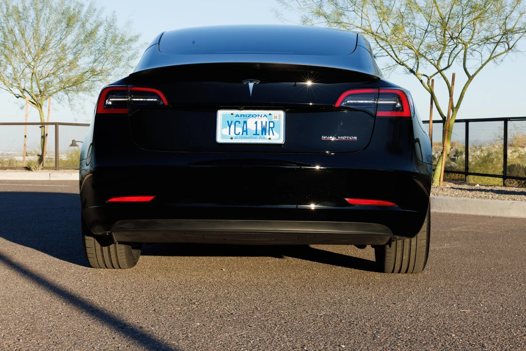2023 Tesla Model 3 Performance - Image 16 of 31