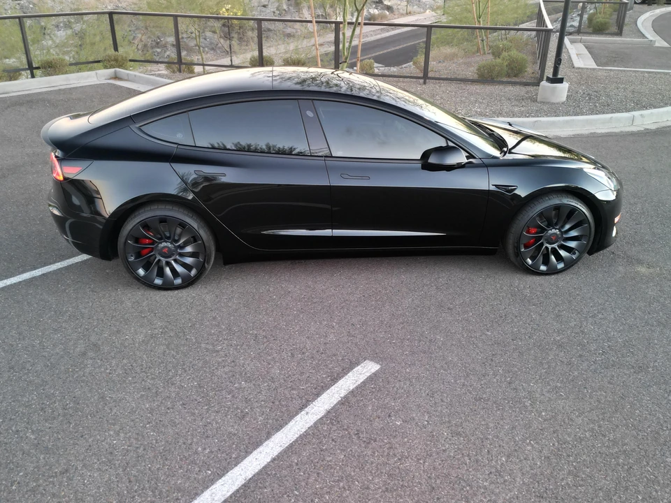 2023 Tesla Model 3 Performance - Image 10 of 31