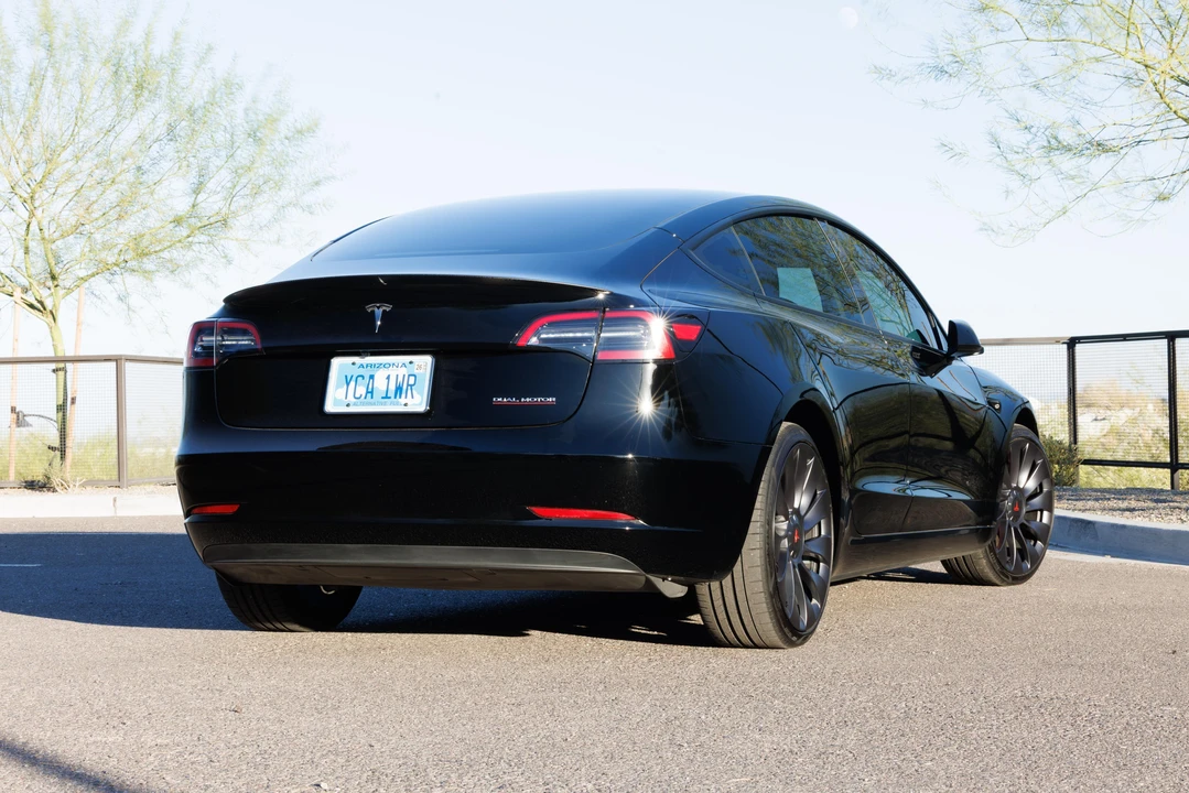 2023 Tesla Model 3 Performance - Image 18 of 31