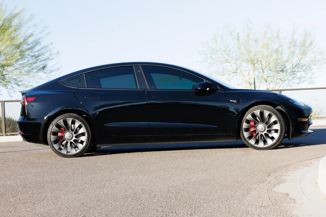 2023 Tesla Model 3 Performance - Image 23 of 31