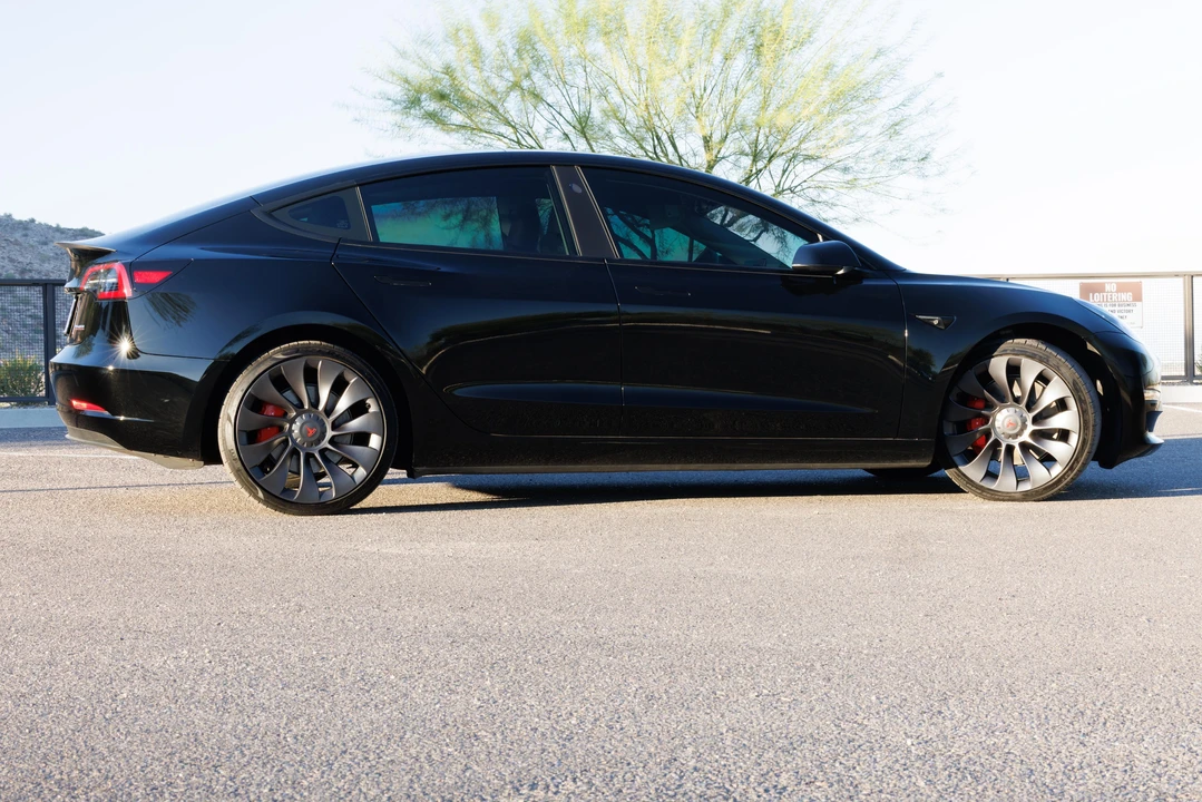 2023 Tesla Model 3 Performance - Image 22 of 31