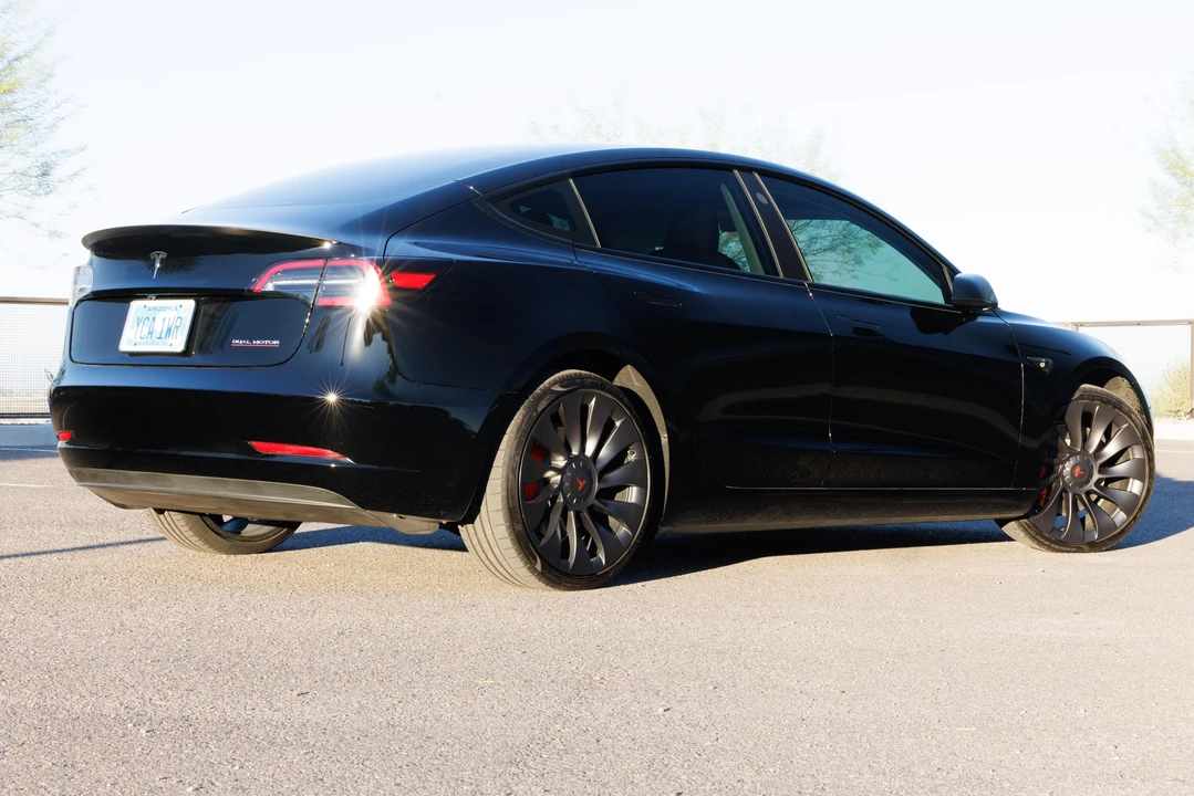 2023 Tesla Model 3 Performance - Image 19 of 31