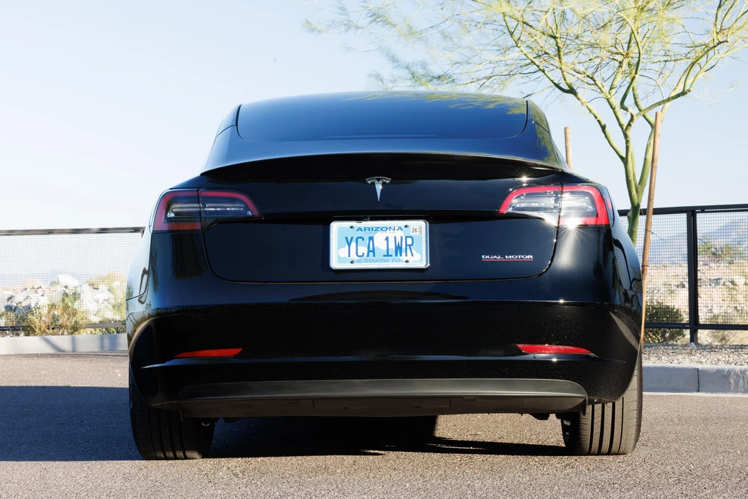2023 Tesla Model 3 Performance - Image 17 of 31