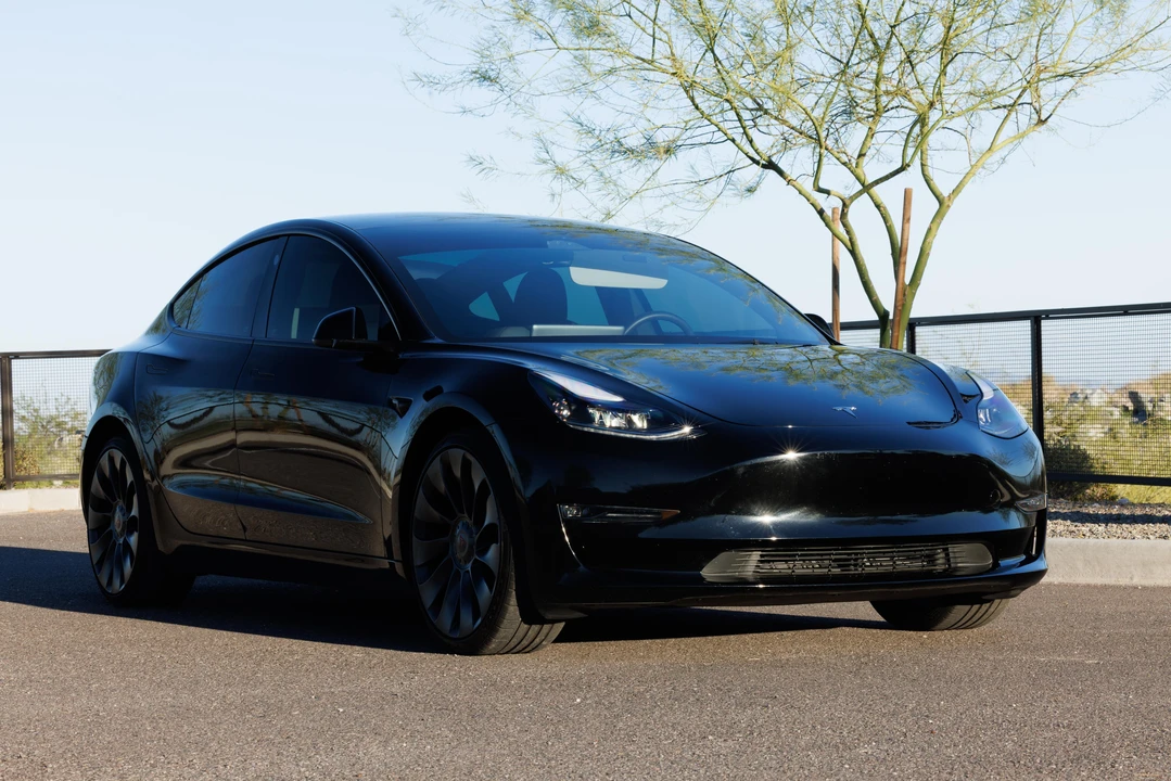 2023 Tesla Model 3 Performance - Image 26 of 31