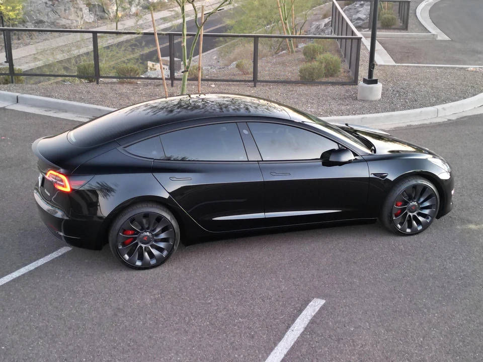 2023 Tesla Model 3 Performance - Image 9 of 31