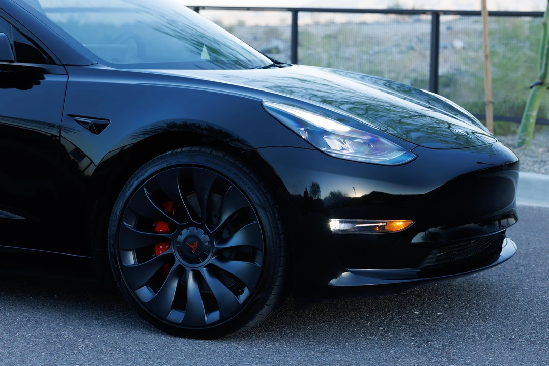 2023 Tesla Model 3 Performance - Image 27 of 31
