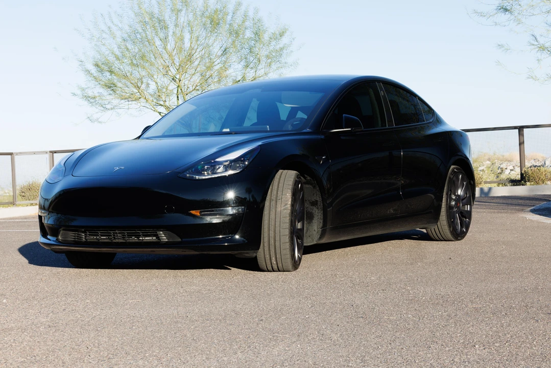 2023 Tesla Model 3 Performance - Image 13 of 31