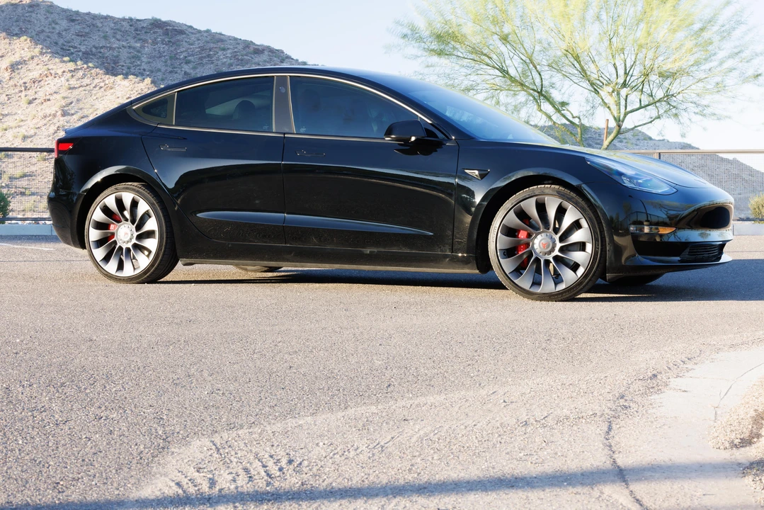 2023 Tesla Model 3 Performance - Image 24 of 31